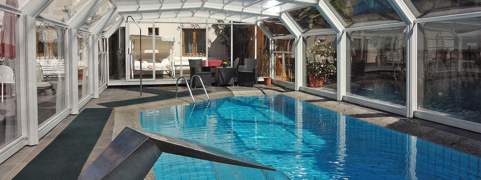 Pool covered tarrace